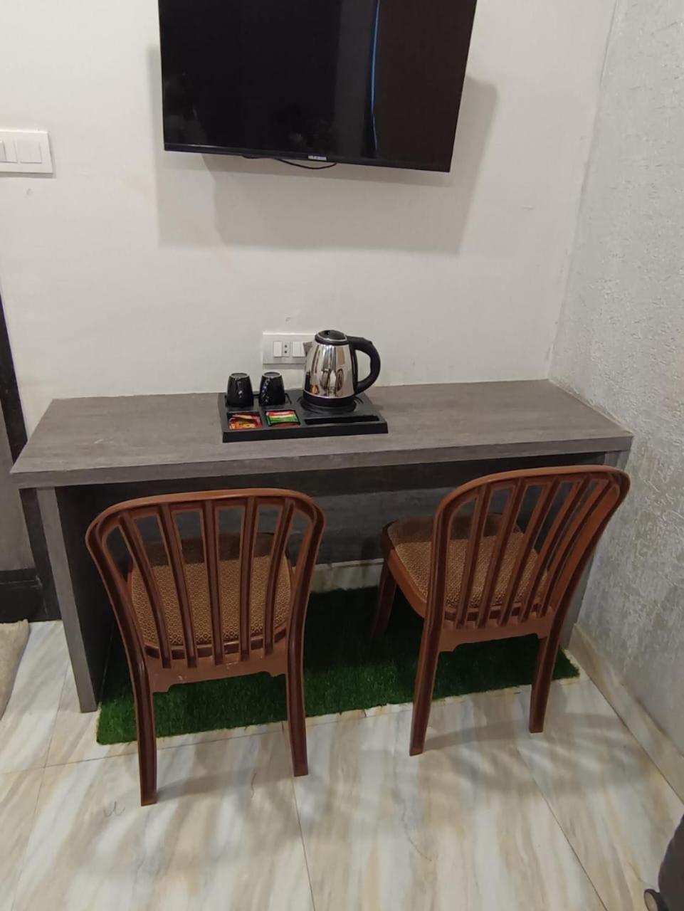 Treebo Urban, 1 Km From Railway Station Ξενοδοχείο Σουράτ Εξωτερικό φωτογραφία
