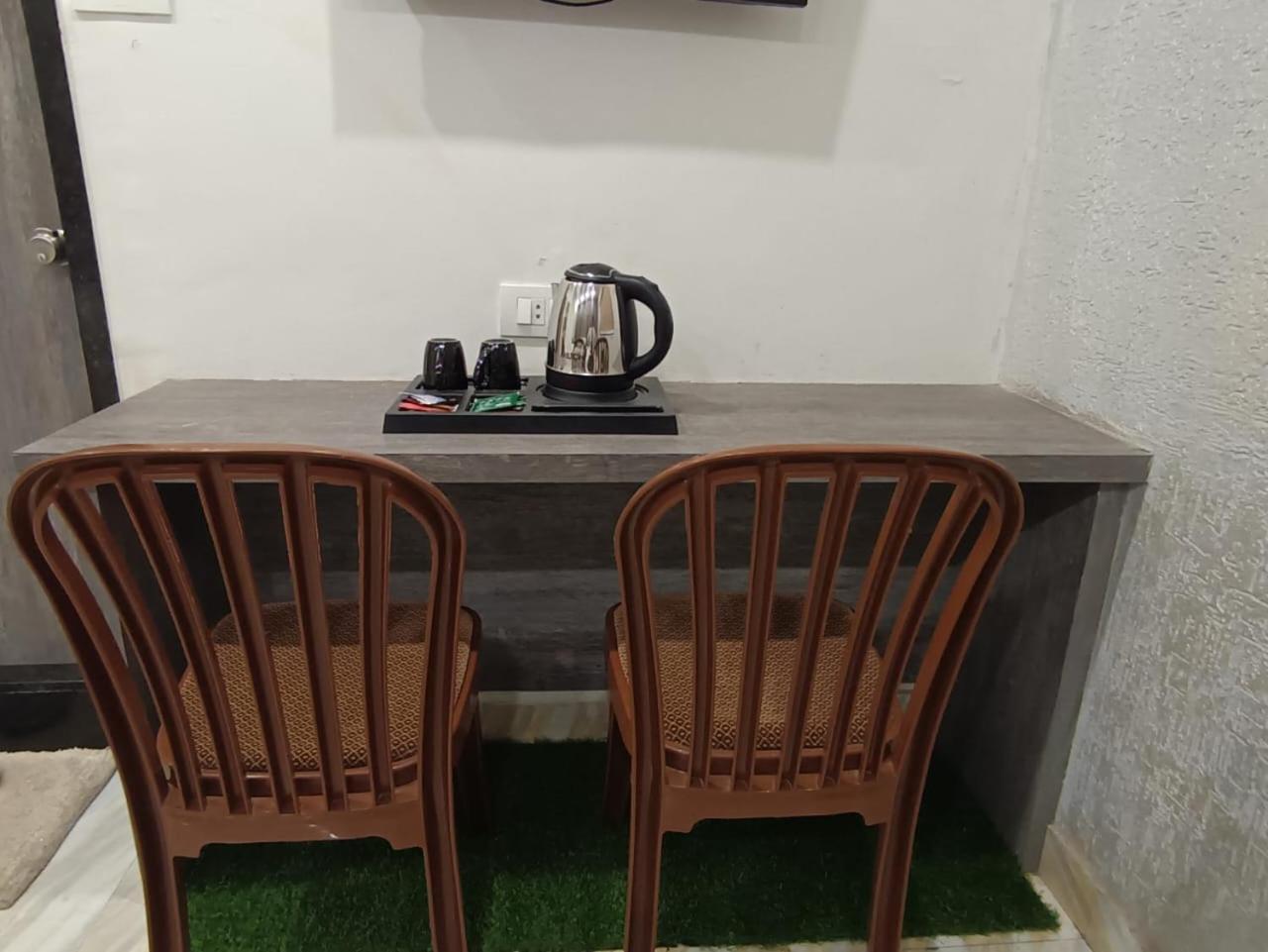 Treebo Urban, 1 Km From Railway Station Ξενοδοχείο Σουράτ Εξωτερικό φωτογραφία